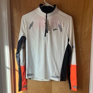 Brooks women’s quarter-zip top